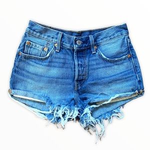Levi's ✧ 501 Cut Off Classic Medium Wash Shorts
